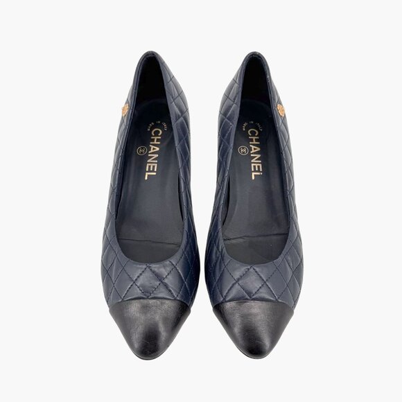 Chanel Camellia Cap Toe Pumps Navy Quilted Leather Low Heel Size 38.5 C US 7.5-8 - Picture 2 of 16